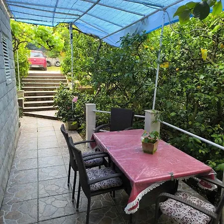 Cozy Zute, Island Of Korcula Daire Kneza